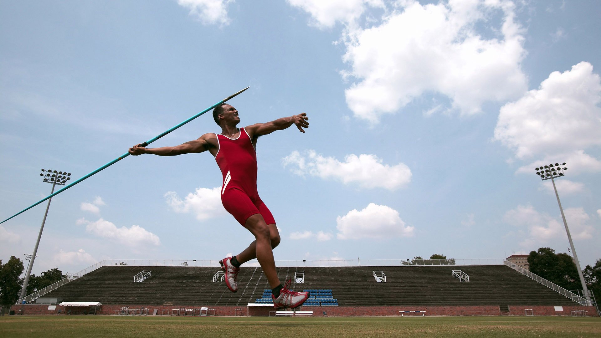 从挫折中崛起：车手的逆境成长故事，励志车手故事