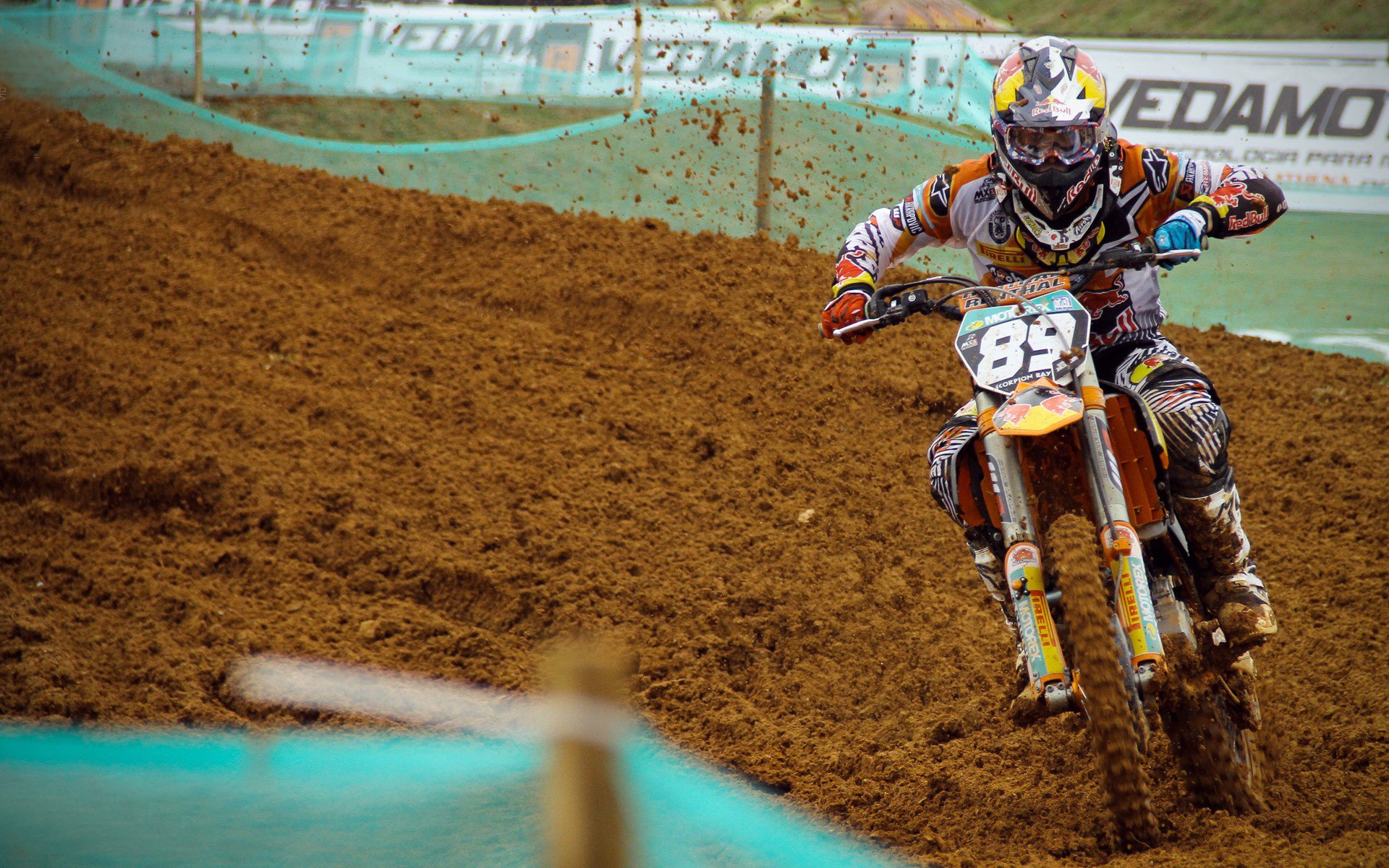 西甲裁判争议持续发酵，赛场氛围紧张，西甲裁判安排